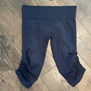 LuluLemon Ebb‎ to Street Crop Leggings